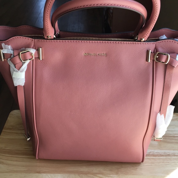 Michael Kors Handbags - NWT Michael Kors Leather purse